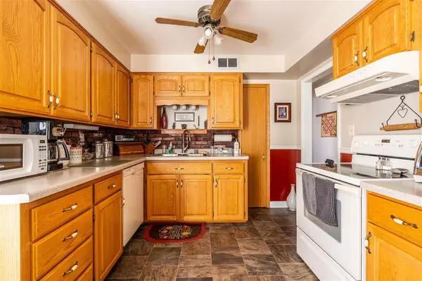 Neenah, WI 54956,822 HELEN STREET