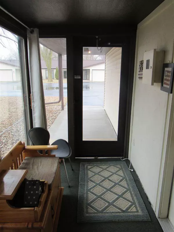 Neenah, WI 54953,905 JACOBSEN ROAD #J