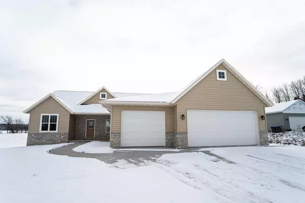 1021 MILL POND CIRCLE, Weyauwega, WI 54983