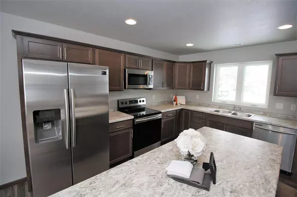 New London, WI 54961,1404 CEDAR STREET