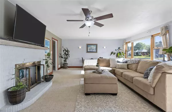 Neenah, WI 54956,421 S LAKE STREET