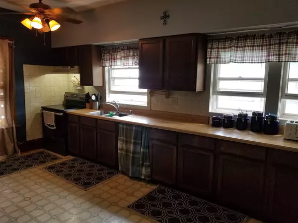 Waupaca, WI 54981,821 BERLIN STREET