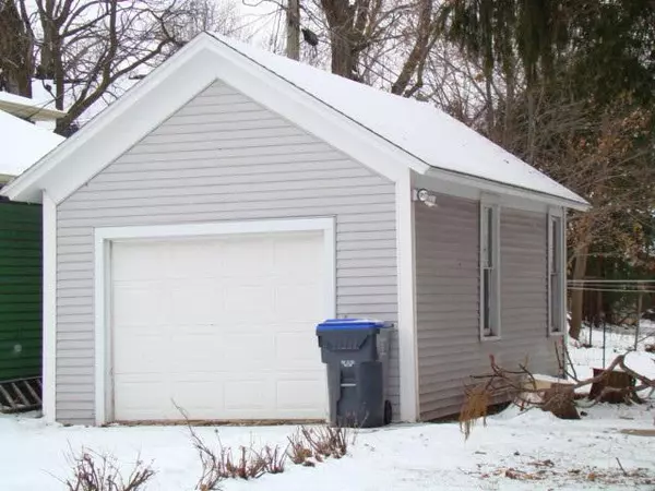 New London, WI 54961,202 W COOK STREET