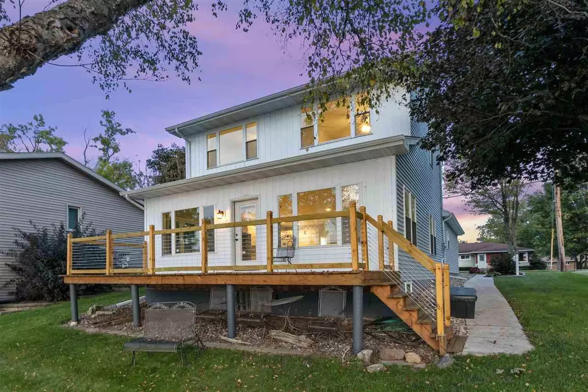 Menasha, WI 54952,1104 LAKESHORE DRIVE