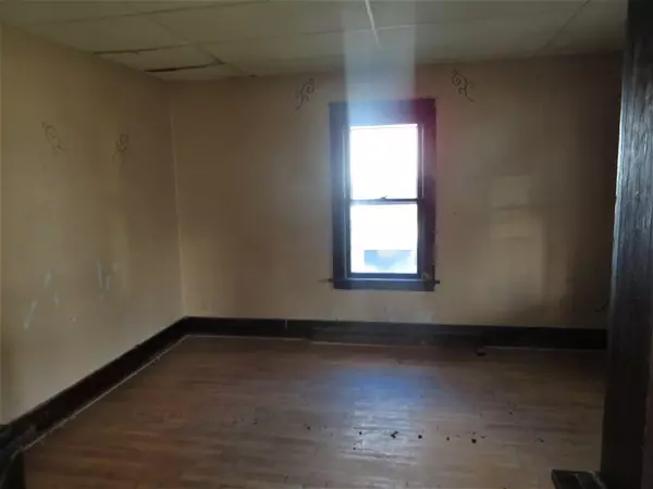 Clintonville, WI 54929,141 HARRIET STREET