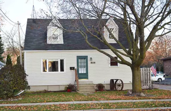 914 MAPLE STREET, Neenah, WI 54956