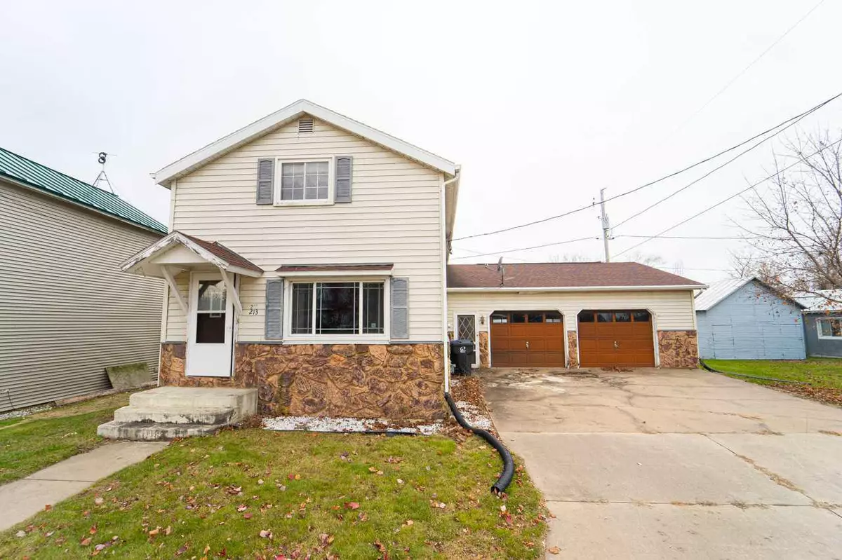 Weyauwega, WI 54983,213 N MILL STREET