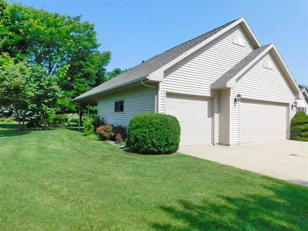 De Pere, WI 54115,2096 SWANSTONE CIRCLE