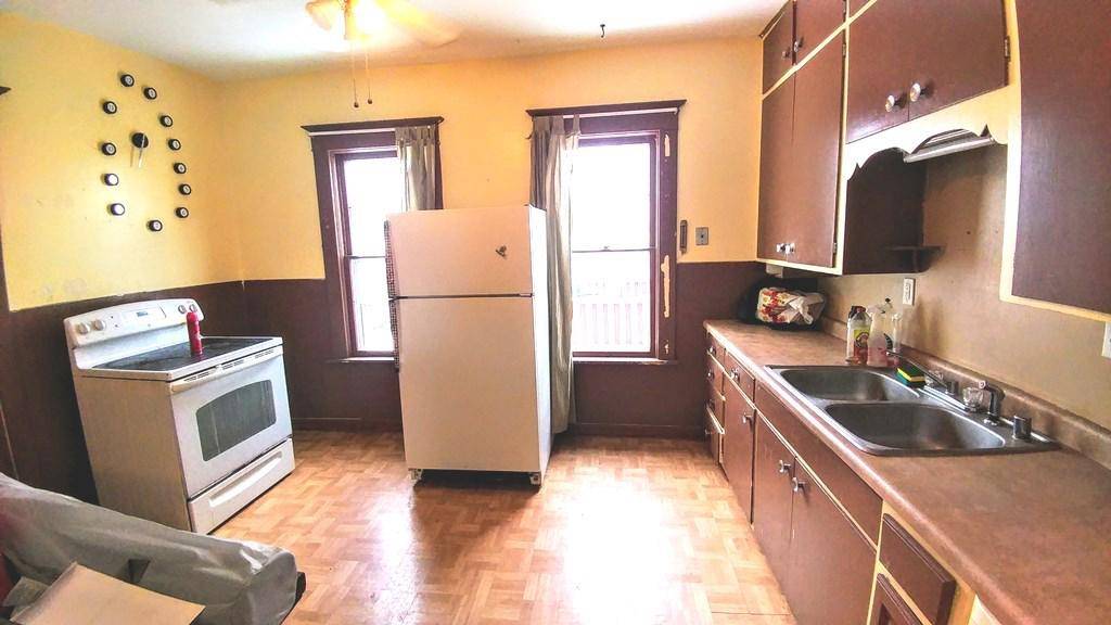 Fond Du Lac, WI 54935,36 S HICKORY STREET