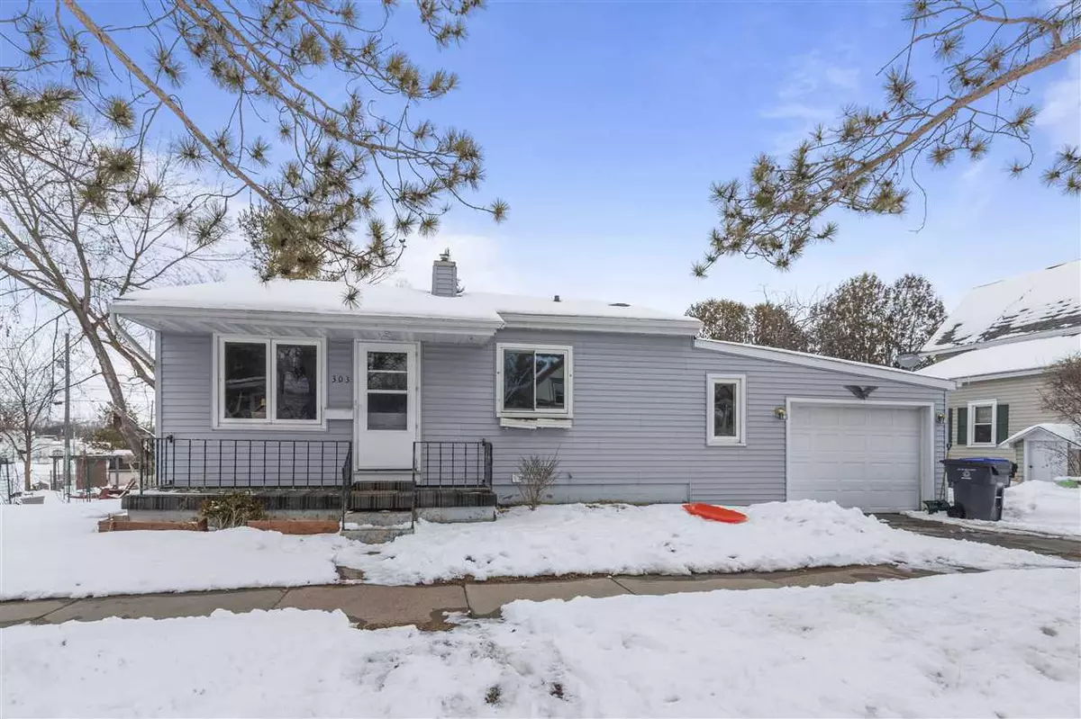 New London, WI 54961,303 W SPRING STREET