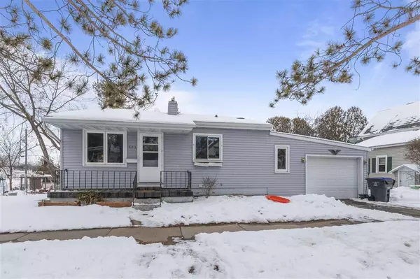 303 W SPRING STREET, New London, WI 54961