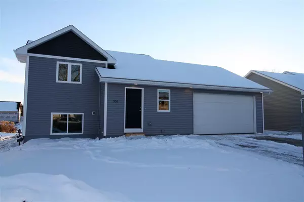 520 NORTHRIDGE DRIVE, New London, WI 54961