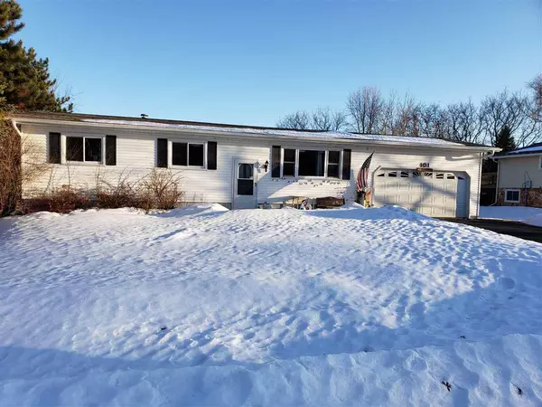 101 CRESTVIEW LANE, Waupaca, WI 54981