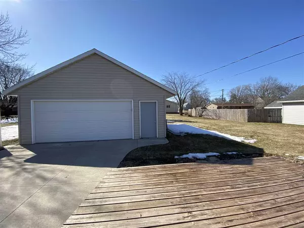 Seymour, WI 54165,335 PLEASANT WAY