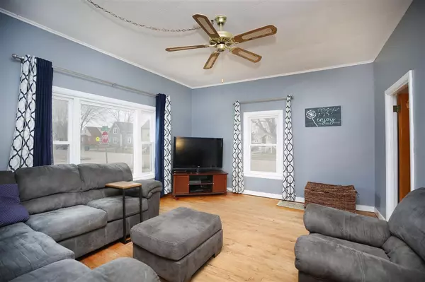 New London, WI 54961,1002 ALGOMA STREET