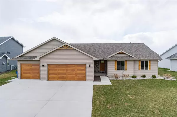 1900 JUSTIN DRIVE, Omro, WI 54963