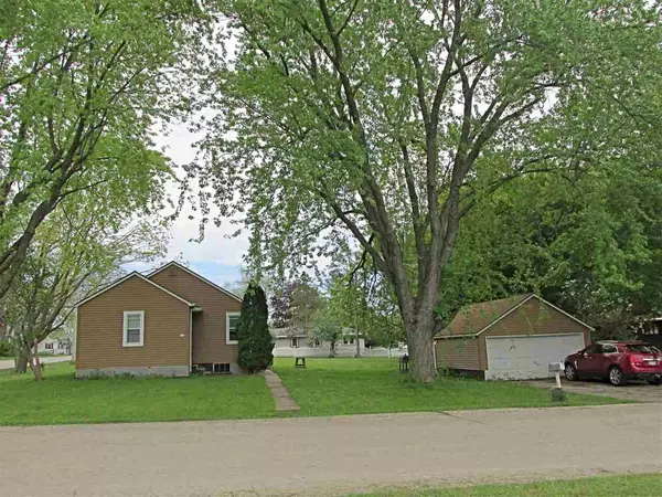 430 ASH STREET, Omro, WI 54963