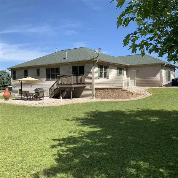 Shawano, WI 54166,W8923 PINECREST LANE