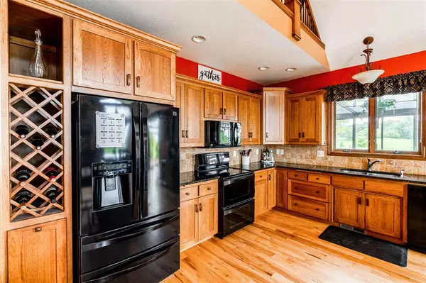 Omro, WI 54963,8401 OAK HILL ROAD