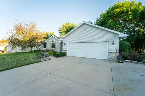 Appleton, WI 54913,127 W BAREFOOT COURT