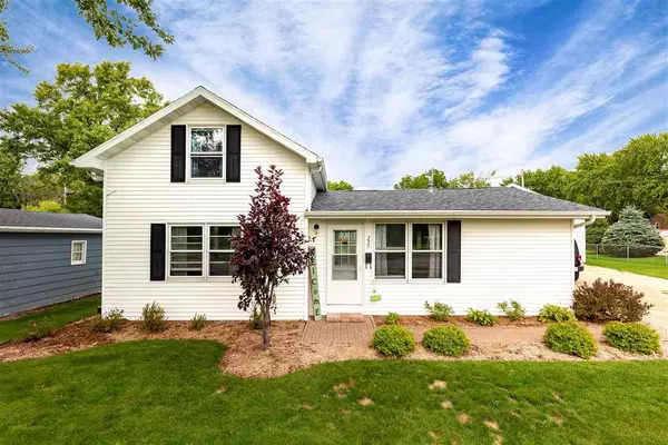 335 E RIVER DRIVE, Omro, WI 54963