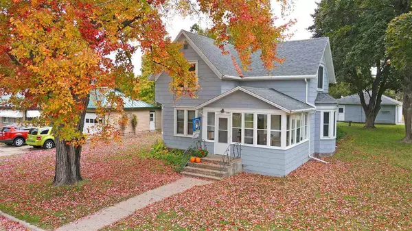 445 S MAIN STREET, Iola, WI 54945