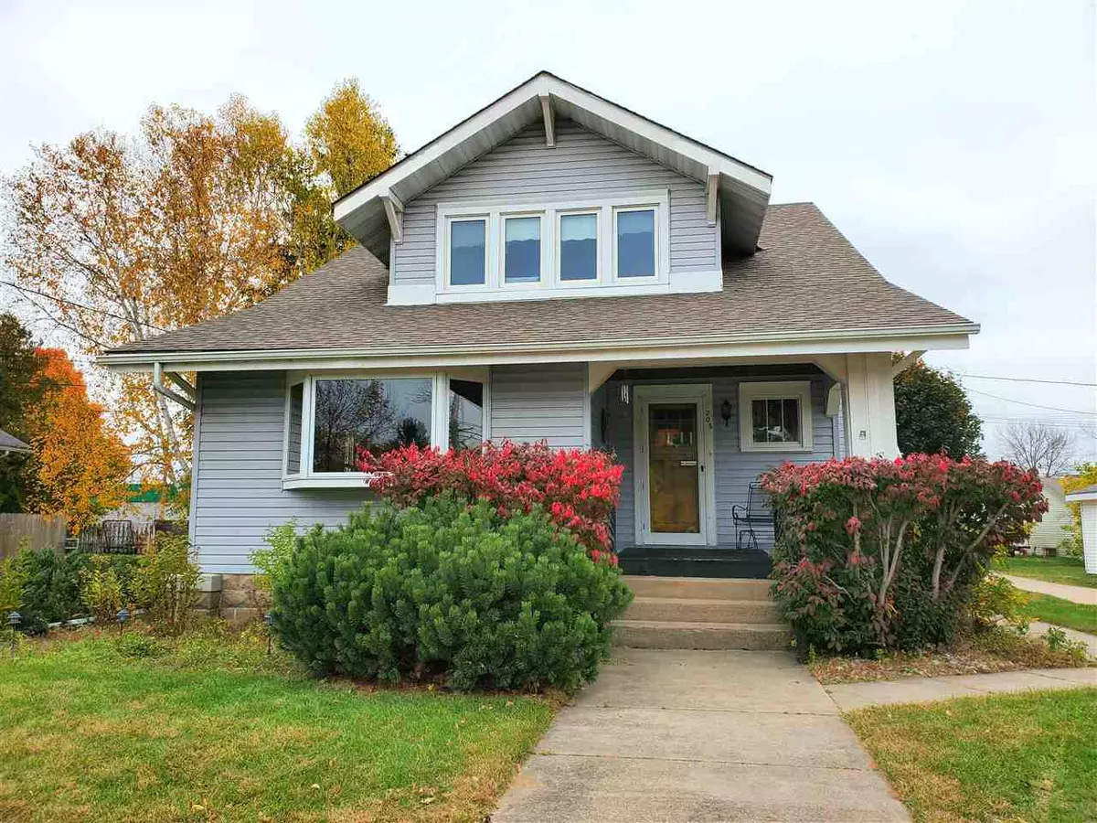 Weyauwega, WI 54983,208 E ALFRED STREET