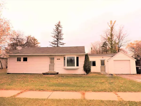 1213 E MAIN STREET, Omro, WI 54963