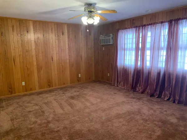 Omro, WI 54963,811 HARRISON AVENUE