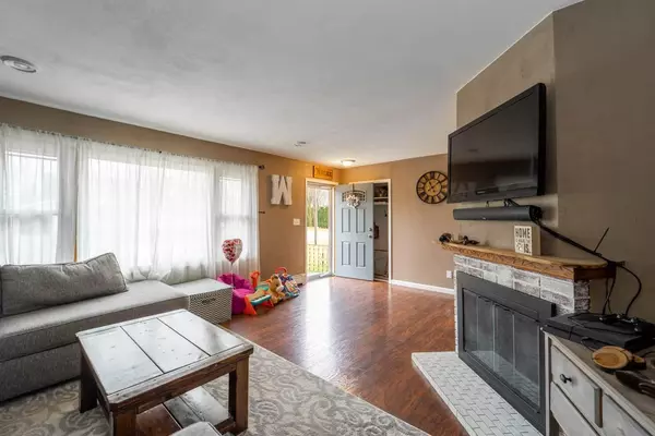 Omro, WI 54963,215 FOX TRAIL