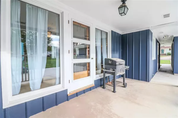 Weyauwega, WI 54983,607 S PINE STREET