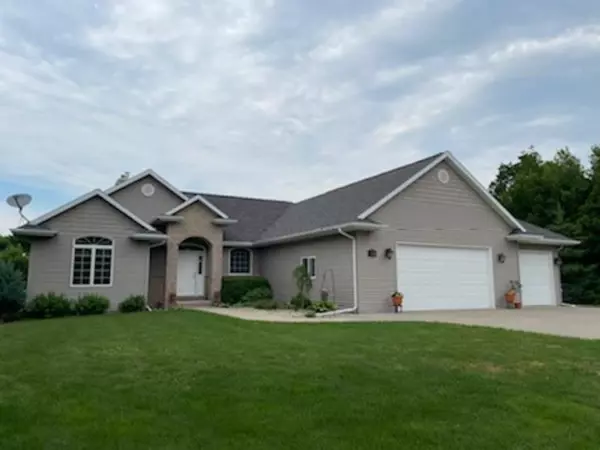 8712 STARVIEW DRIVE, Omro, WI 54963