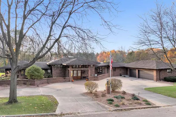 Clintonville, WI 54929,171 FAIRWAY DRIVE