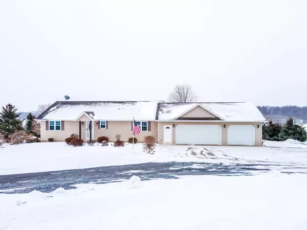 W7261 CENTER VALLEY ROAD, Shiocton, WI 54170