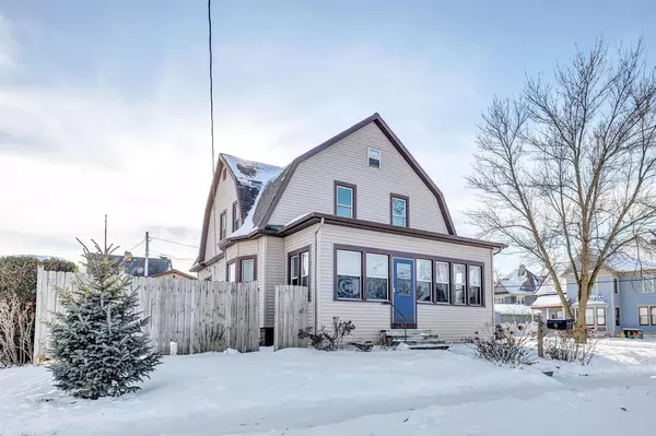 112 W SPRING STREET, New London, WI 54961