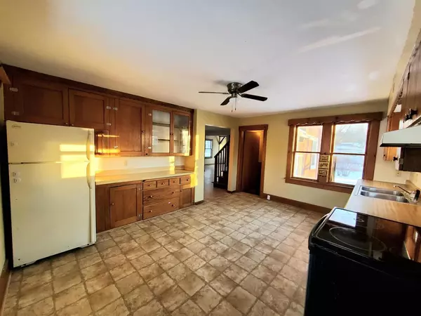 Weyauwega, WI 54983,207 EMERALD STREET