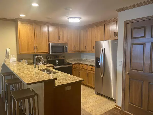 Elkhart Lake, WI 53020,101 OSTHOFF AVENUE #334