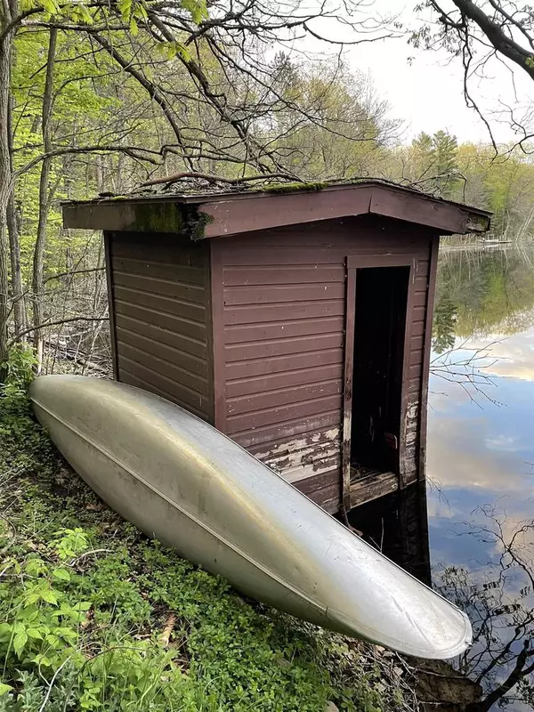 Gresham, WI 54128,W10156 W OAK RIDGE LANE