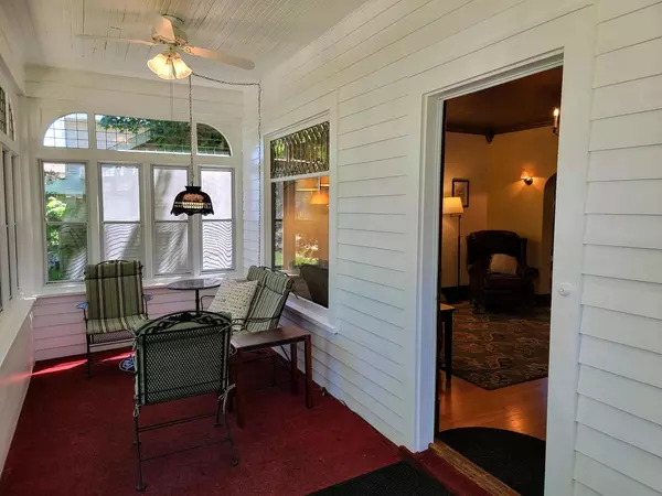 New London, WI 54961,206 W BEACON AVENUE