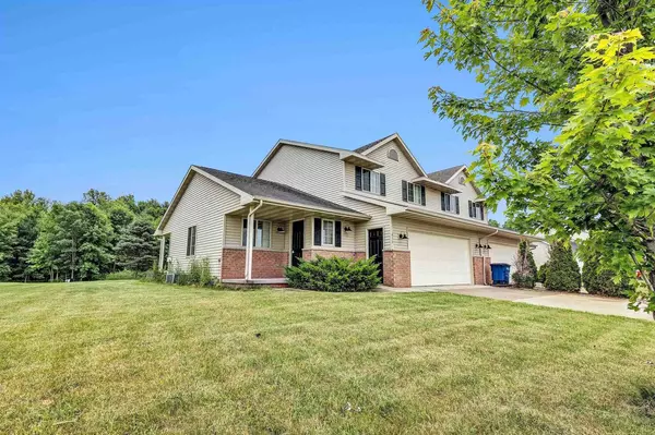 Pulaski, WI 54162,638 BLUE HERON DRIVE