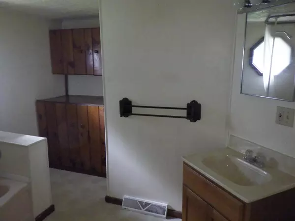 Clintonville, WI 54929,89 WAUPACA STREET