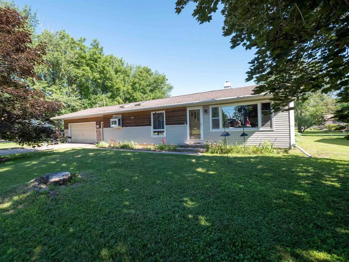 Weyauwega, WI 54983,606 E WISCONSIN STREET