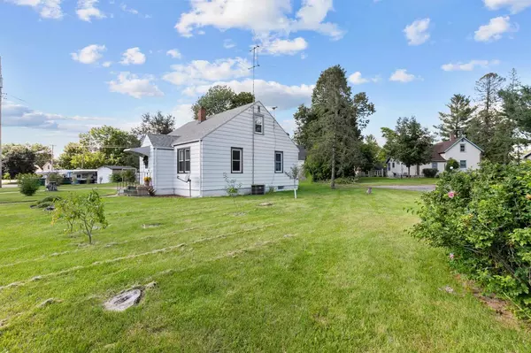 Weyauwega, WI 54983,406 W PARKER STREET