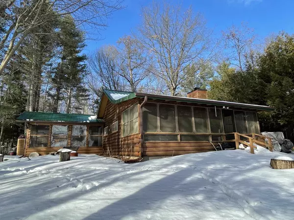 W10167 W OAK RIDGE LANE, Gresham, WI 54128