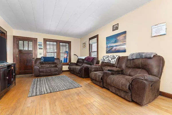 Weyauwega, WI 54983,216 E ANN STREET