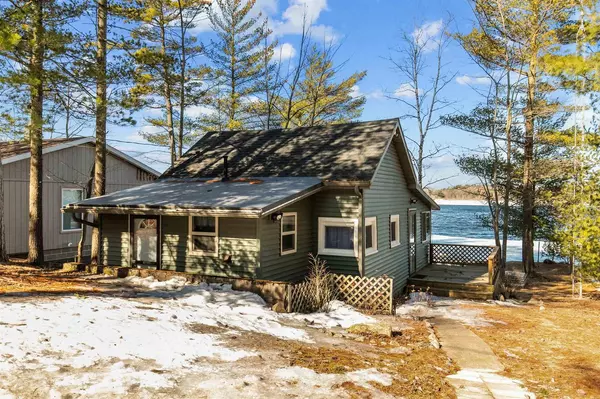 N8033 HATCH LAKE ROAD, Iola, WI 54945