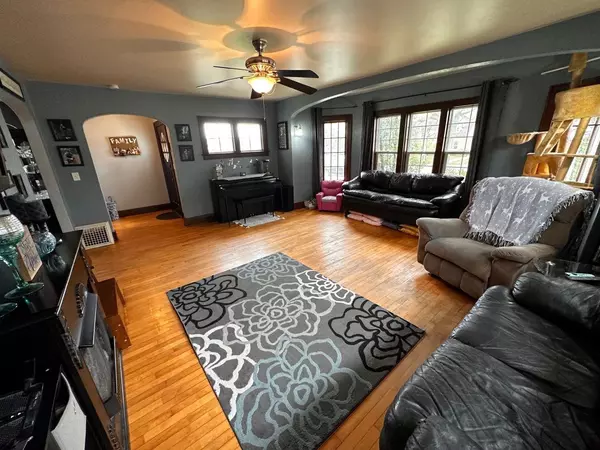 Clintonville, WI 54929,26 N MAIN STREET