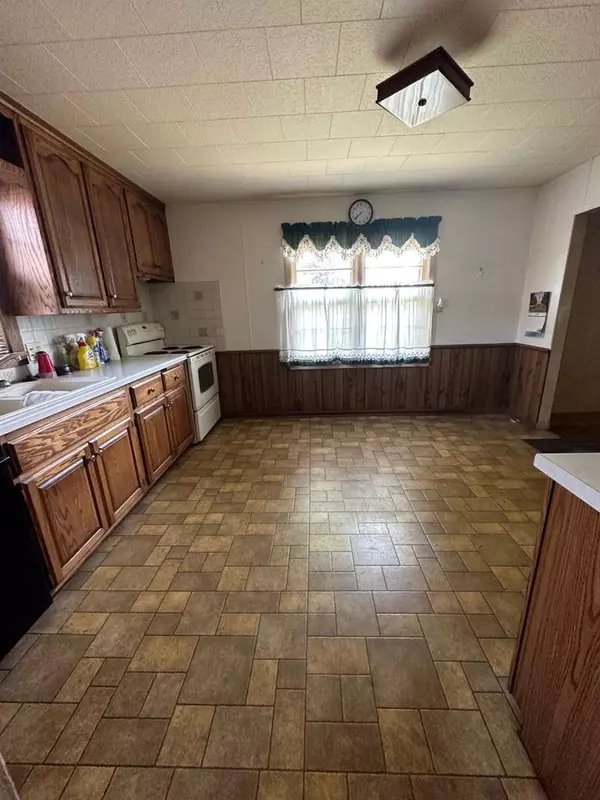 Clintonville, WI 54929,706 E MAIN STREET