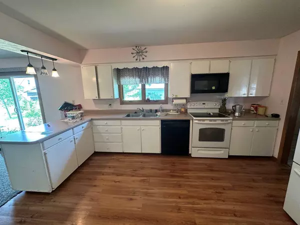 Marion, WI 54950,811 NE 2ND STREET