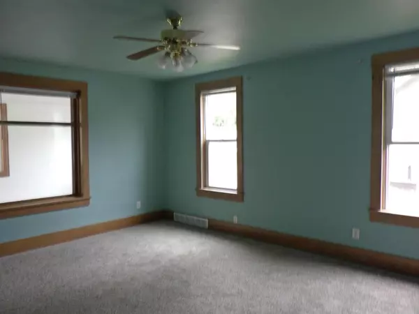 Clintonville, WI 54929,71 W 13TH STREET